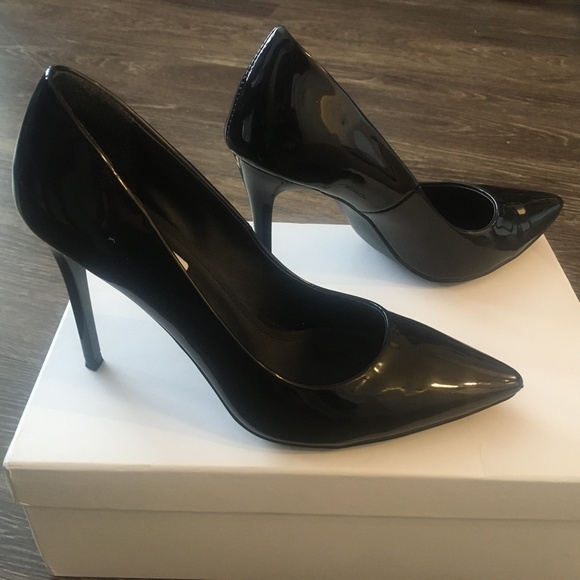 Huntd Vegan Patent Black Classic Pumps - Picture 6 of 10